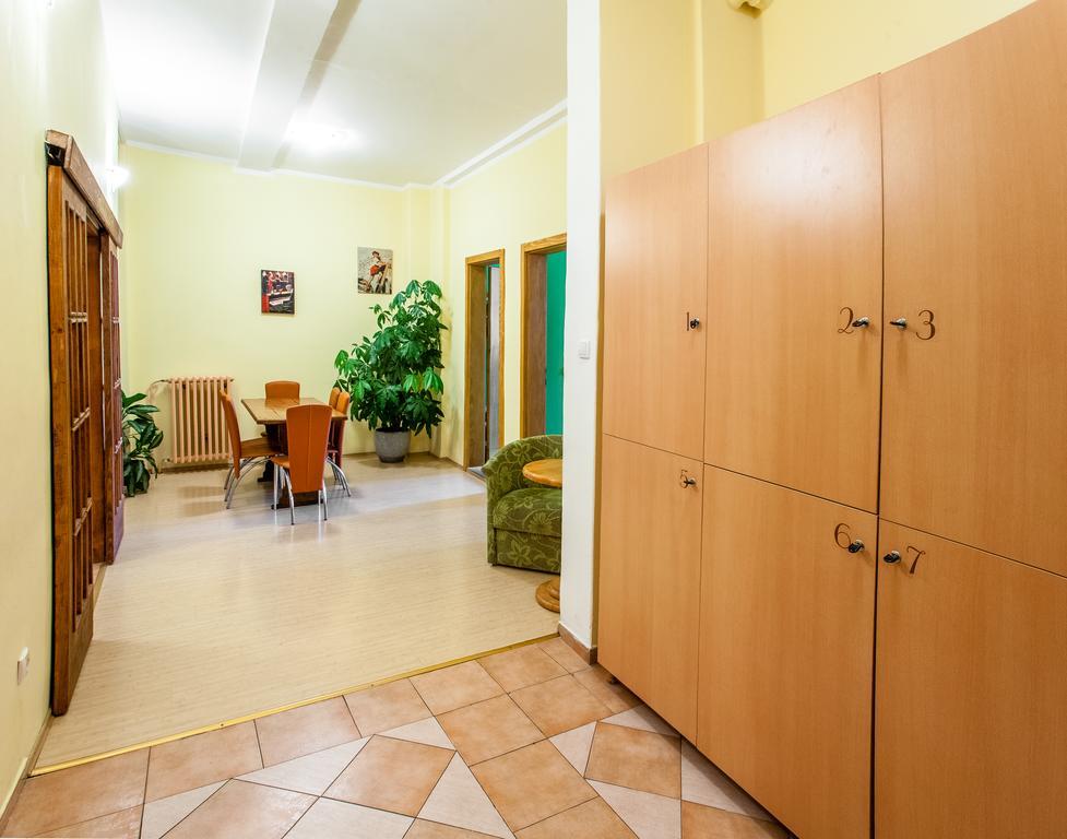 Terasa Vandrarhem Novi Sad Exteriör bild