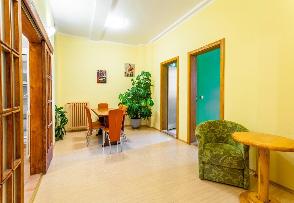 Terasa Vandrarhem Novi Sad Exteriör bild