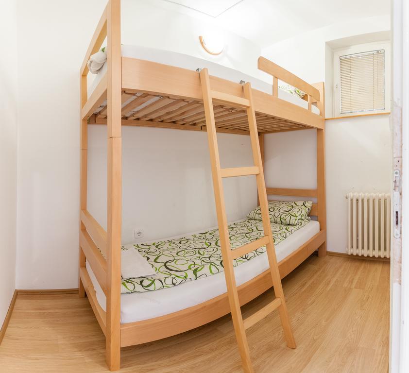 Terasa Vandrarhem Novi Sad Exteriör bild